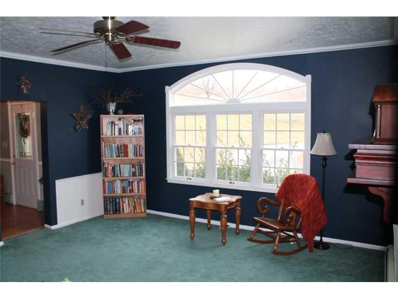 178 Arner Road Freeport, PA 16229 - Photo 10 of 25 Family Room.