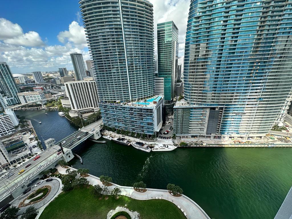 465 Brickell Avenue, Unit 3104 Miami, FL 33131 - Photo 16 of 21 a front view of a house