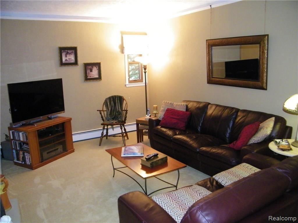 2541 John R Road Rochester, MI 48307 - Photo 4 of 14 Livingroom2.JPG