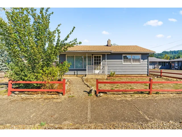 $345,000 | 830 South 7th Street, Cottage Grove, OR 97424