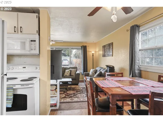 $345,000 | 830 South 7th Street, Cottage Grove, OR 97424