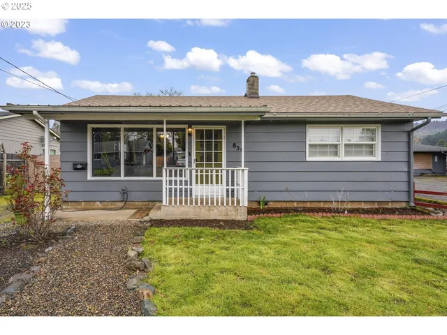 $345,000 | 830 South 7th Street, Cottage Grove, OR 97424