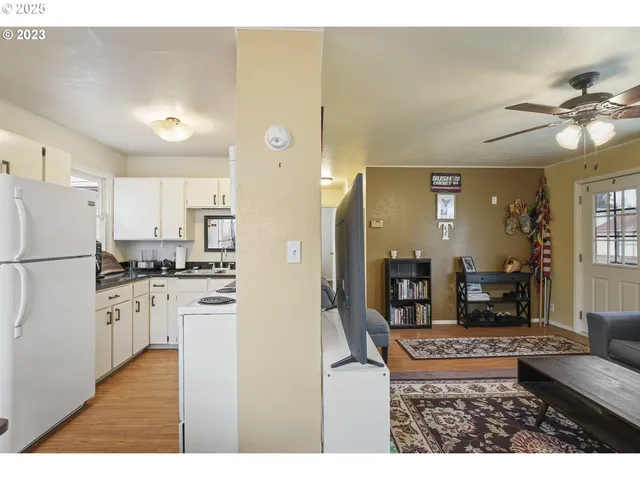 $345,000 | 830 South 7th Street, Cottage Grove, OR 97424