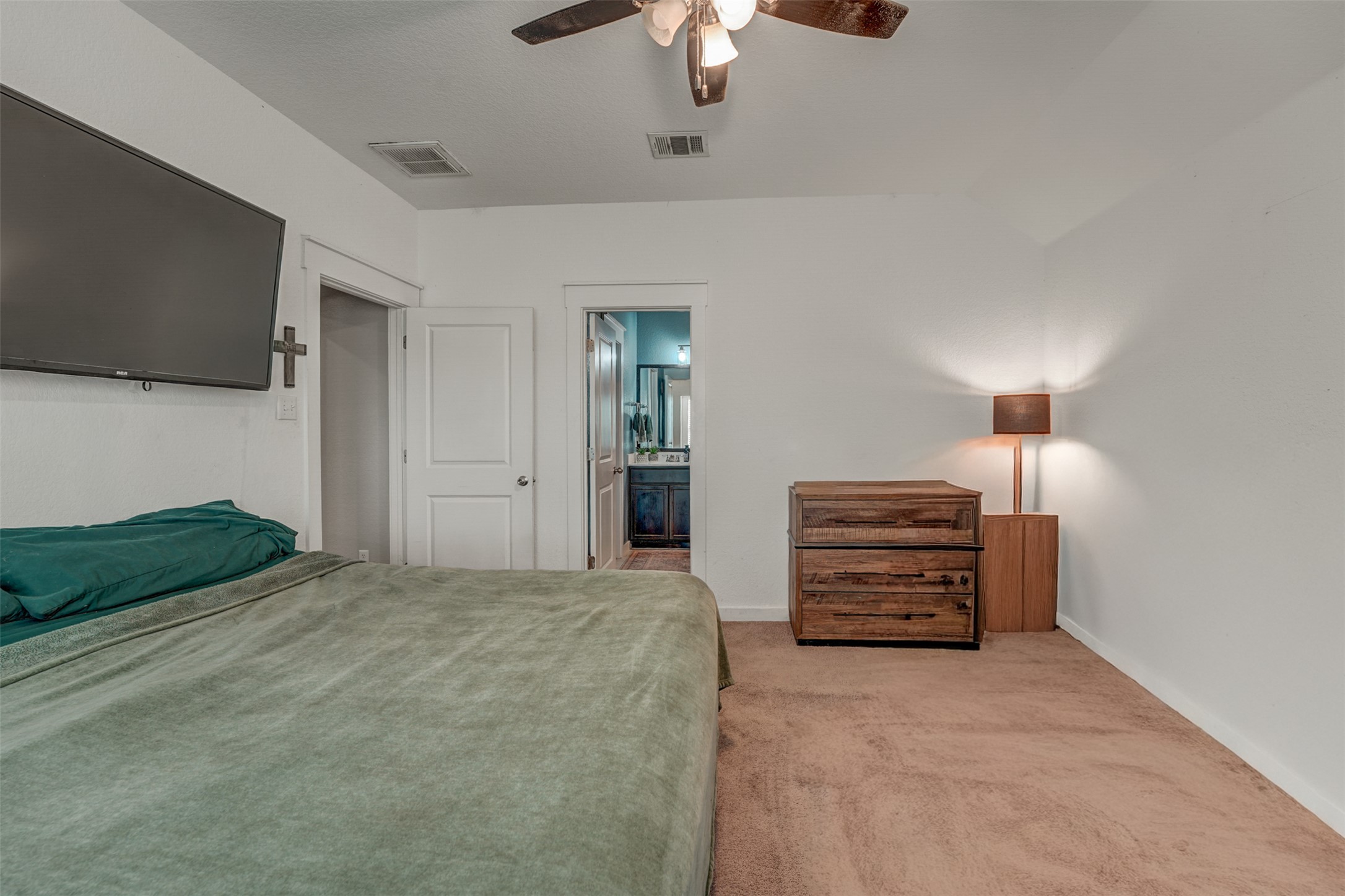 5806 Aviano Road Round Rock, TX 78665 - Photo 23 of 29 A spacious bedroom offers warm carpeted floors and a private en-suite bathroom access.