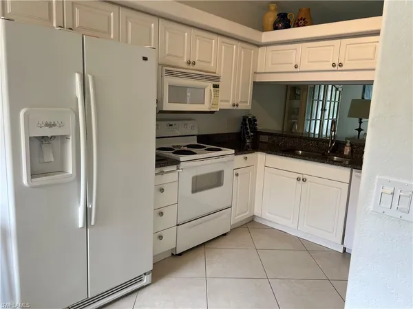 $2,000 | 1240 Sarah Jean Circle, Unit M102, Naples, FL 34110