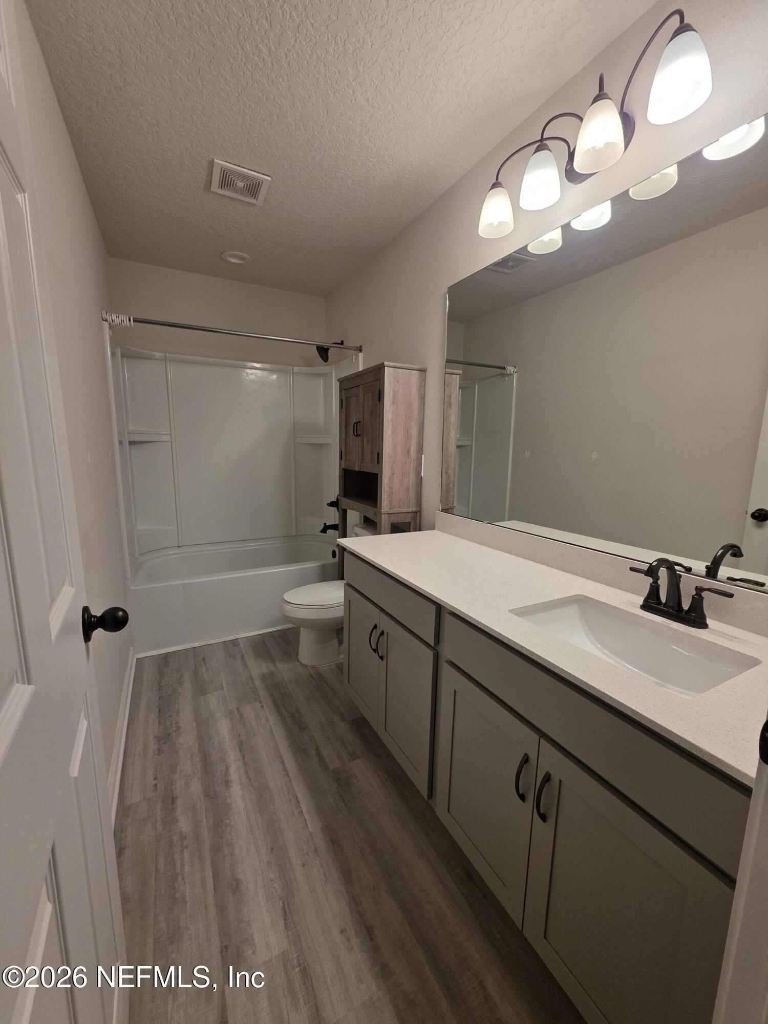 4537 Pine Ridge Parkway Middleburg, FL 32068 - Photo 15 of 30 Hall bathroom