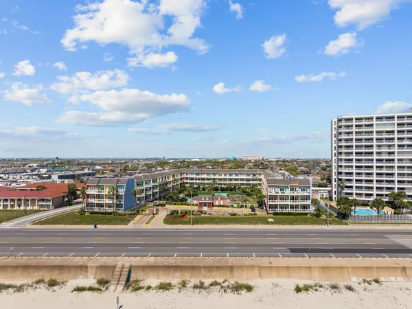 $1,740 | 7820 Seawall Boulevard, Unit 118, Galveston, TX 77551