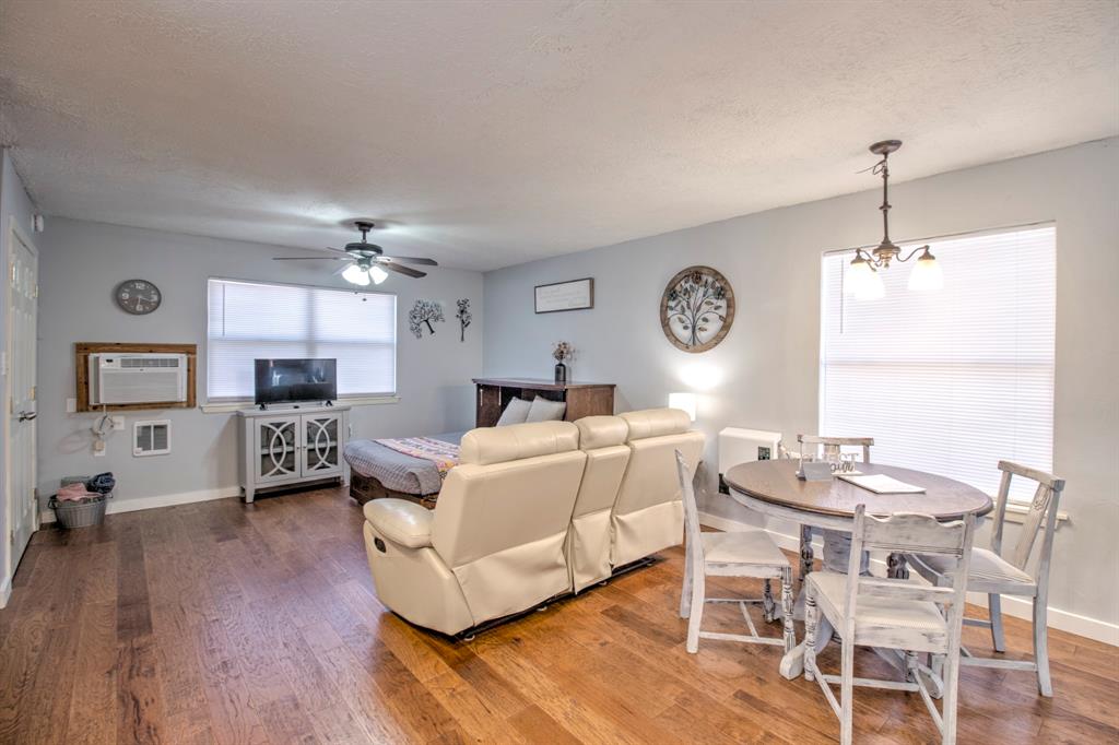 374 Hideaway Lane Valley View, TX 76272 - Photo 9 of 35 Cute and cozy!