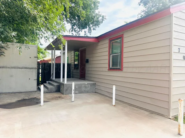 a view of a house with entryway and wooden fence