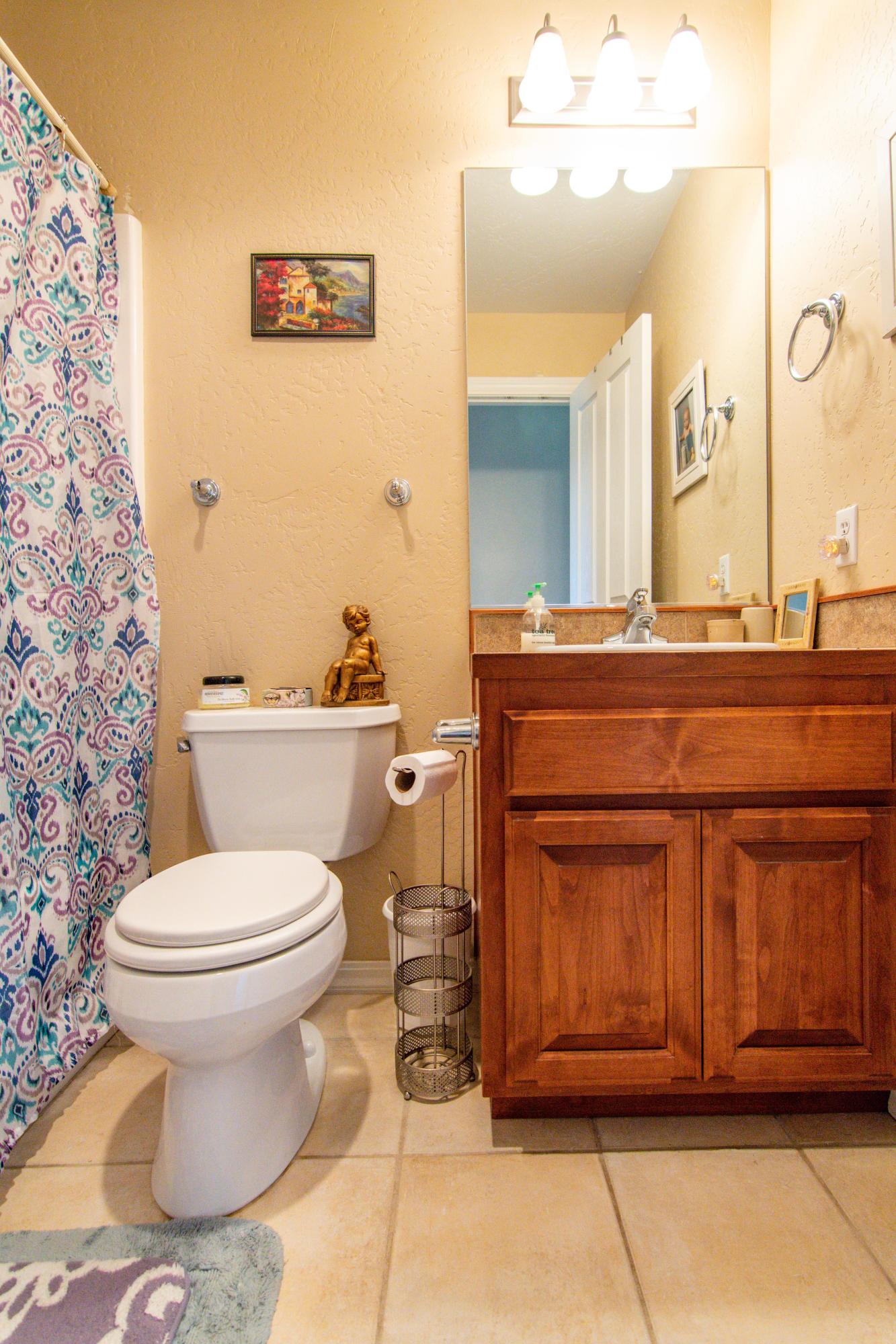 1668 Leonard Road Grants Pass, OR 97527 - Photo 27 of 34 Full Bath