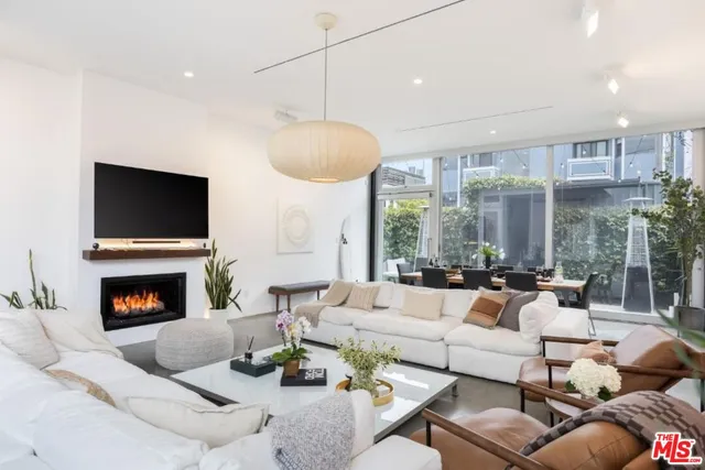 $3,650,000 | 17 North Venice Boulevard, Venice, CA 90291