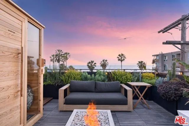 $3,650,000 | 17 North Venice Boulevard, Venice, CA 90291