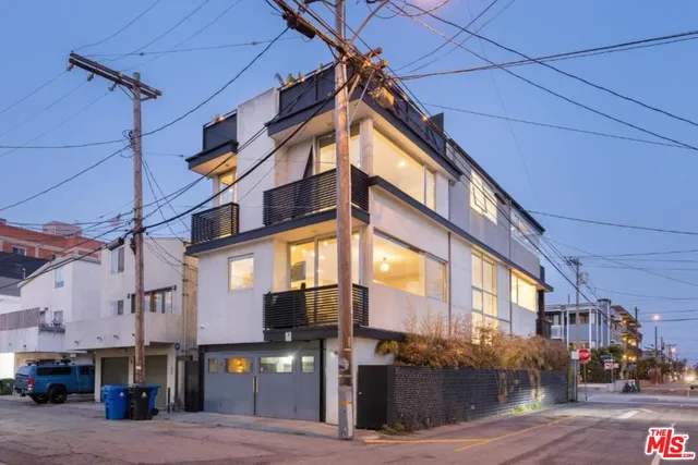 $3,650,000 | 17 North Venice Boulevard, Venice, CA 90291