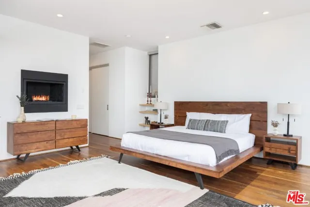 $3,650,000 | 17 North Venice Boulevard, Venice, CA 90291