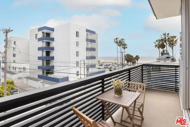 $3,650,000 | 17 North Venice Boulevard, Venice, CA 90291