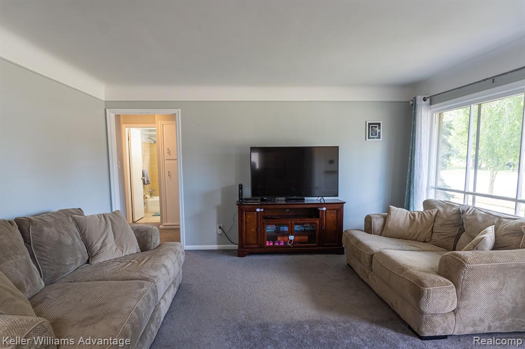 31525 Kelly Road Fraser, MI 48026 - Photo 3 of 29