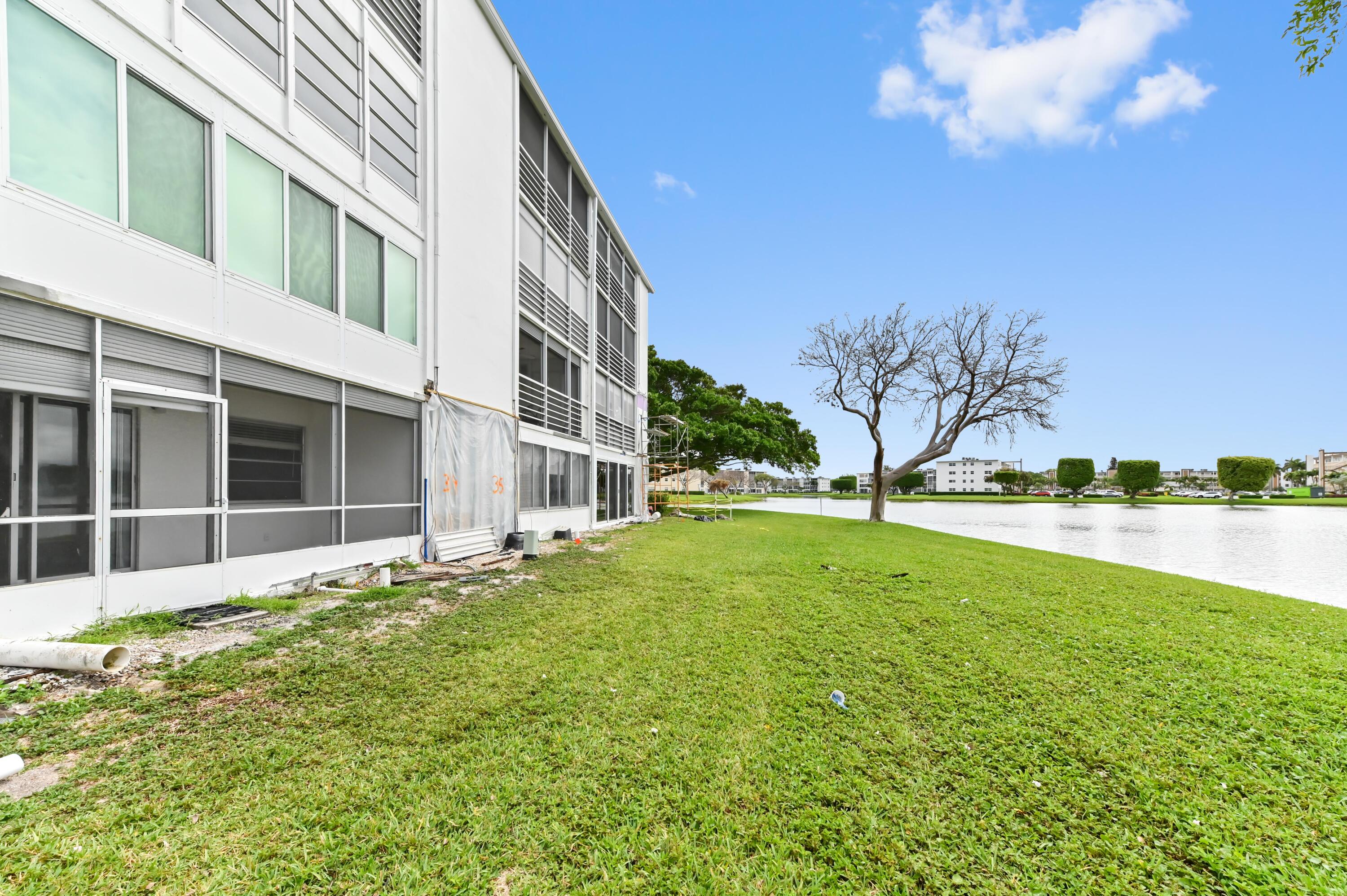 1034 Rexford B Boca Raton, FL 33434 - Photo 22 of 24 22 Rear 01