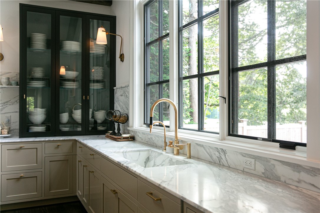 133 Ferry Road Bristol, RI 02809 - Photo 9 of 34 Gallery Image 9