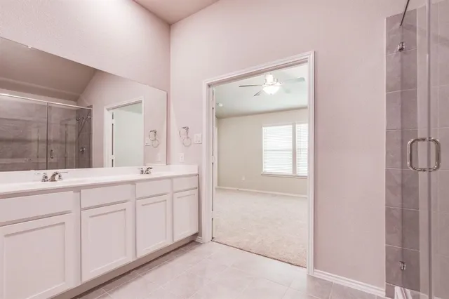a spacious bathroom with 2 sink and a mirror