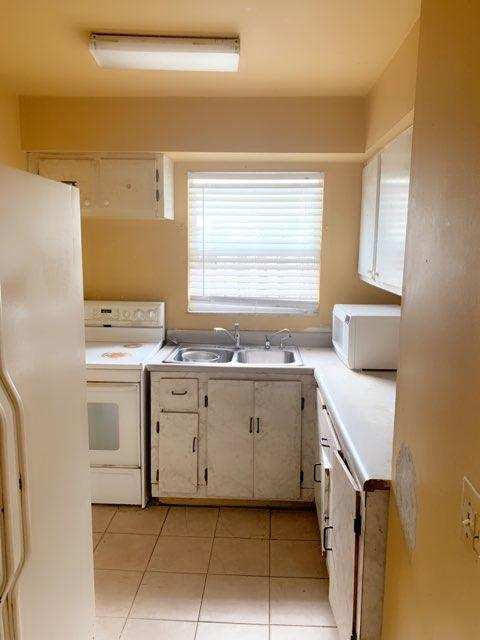 300 Manchester Street Boca Raton, FL 33487 - Photo 3 of 10 a view of cabinets and window