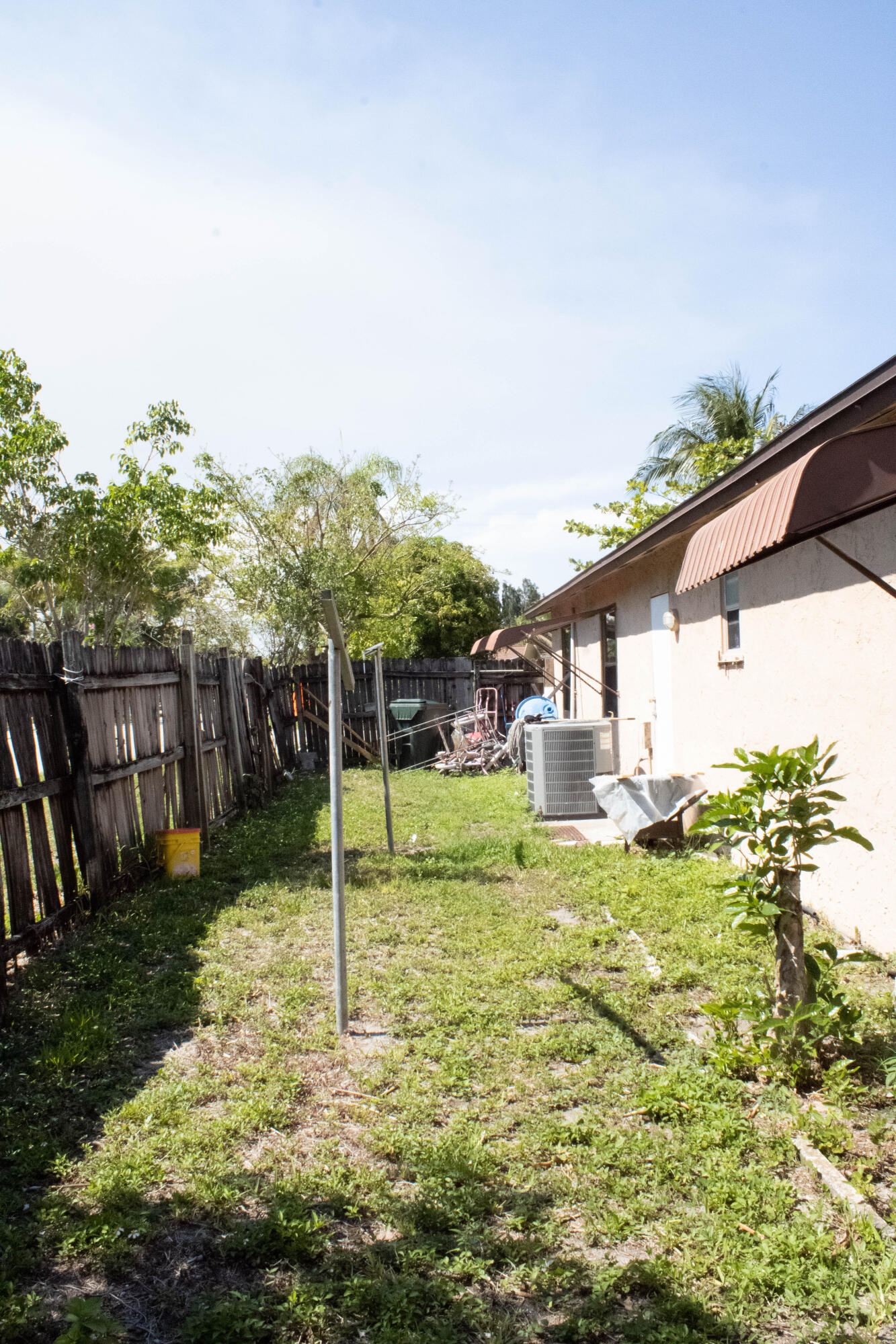 300 Manchester Street Boca Raton, FL 33487 - Photo 10 of 10 a backyard of a house with table and chairs