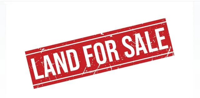 a street sign sitting on top of a wall