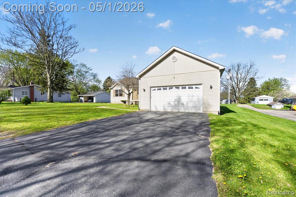 9074 Hamburg Road Brighton, MI 48116 - Photo 4 of 42 Gallery Image 4