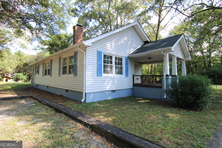 1887 Green Valley Road Griffin, GA 30224 - Photo 3 of 34 a view of a house with backyard and garden