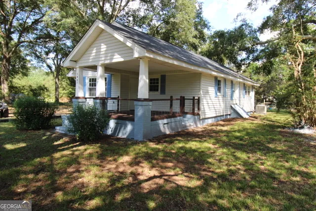 a view of a house with backyard and sitting area