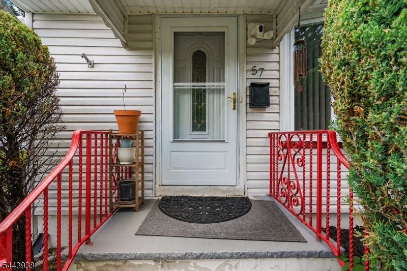 57 Ivanhoe Terrace Bloomfield, NJ 07003 - Photo 3 of 37