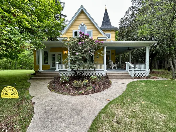 $389,900 | 7695 Old Highway 51 North, Cobden, IL 62920