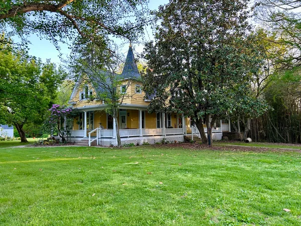 $389,900 | 7695 Old Highway 51 North, Cobden, IL 62920
