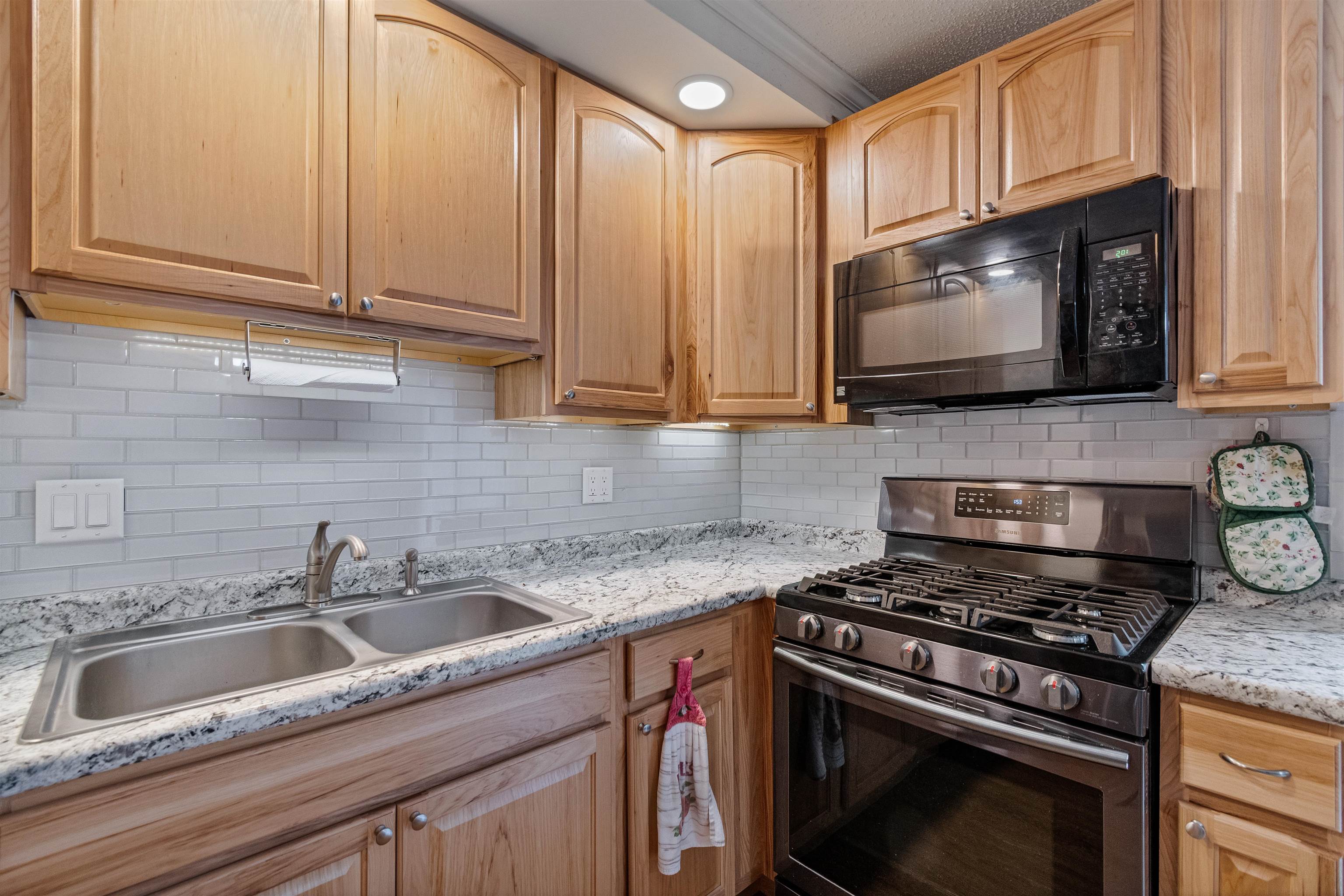 77 Hobbs Road Milton, VT 05468 - Photo 6 of 32