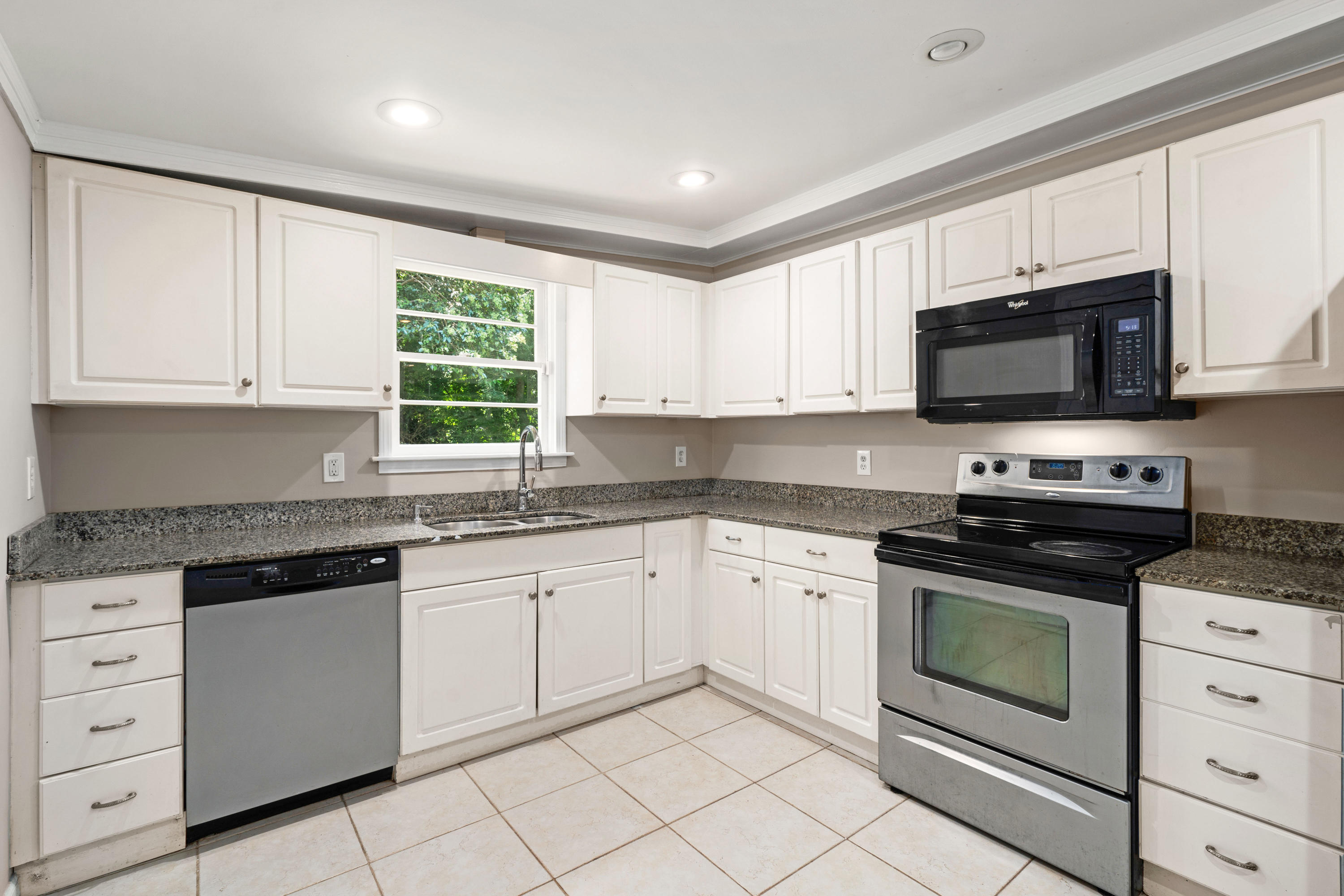 633 Gahagan Road Summerville, SC 29485 - Photo 14 of 28 14