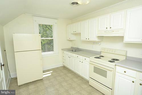 6511 Beechwood Road Baltimore, MD 21239 - Photo 19 of 23 Kitchen