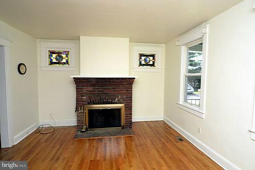 6511 Beechwood Road Baltimore, MD 21239 - Photo 3 of 23 Living Room