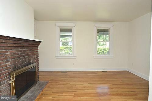 6511 Beechwood Road Baltimore, MD 21239 - Photo 5 of 23 Living Room