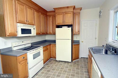 6511 Beechwood Road Baltimore, MD 21239 - Photo 10 of 23 Kitchen