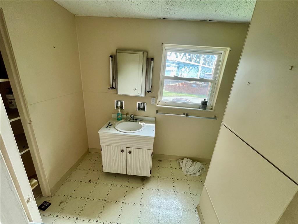 507 Agnes Street McKees Rocks, PA 15136 - Photo 9 of 10