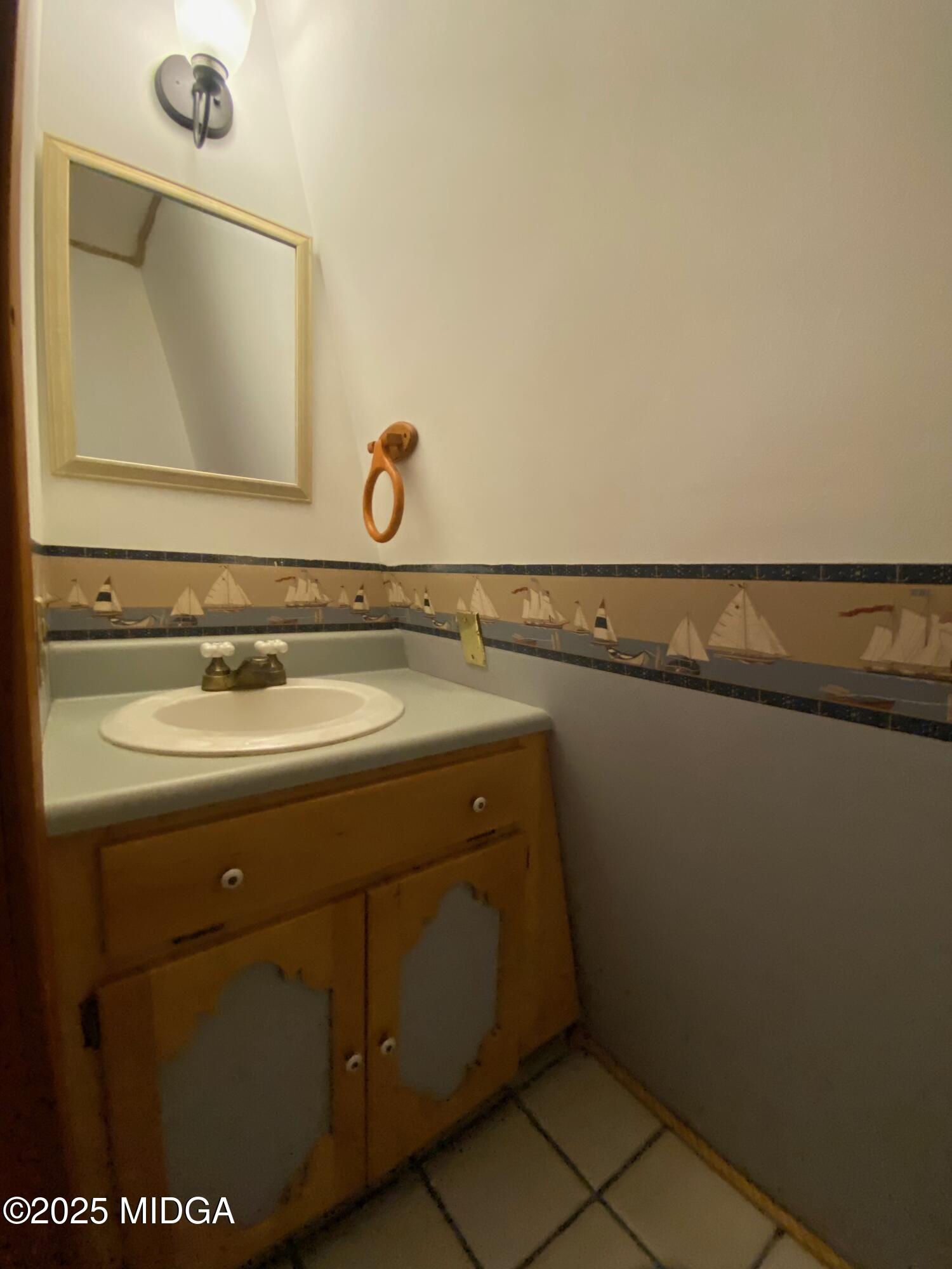 231 West Seminole Drive Byron, GA 31008 - Photo 16 of 38 a bathroom with a sink and a mirror