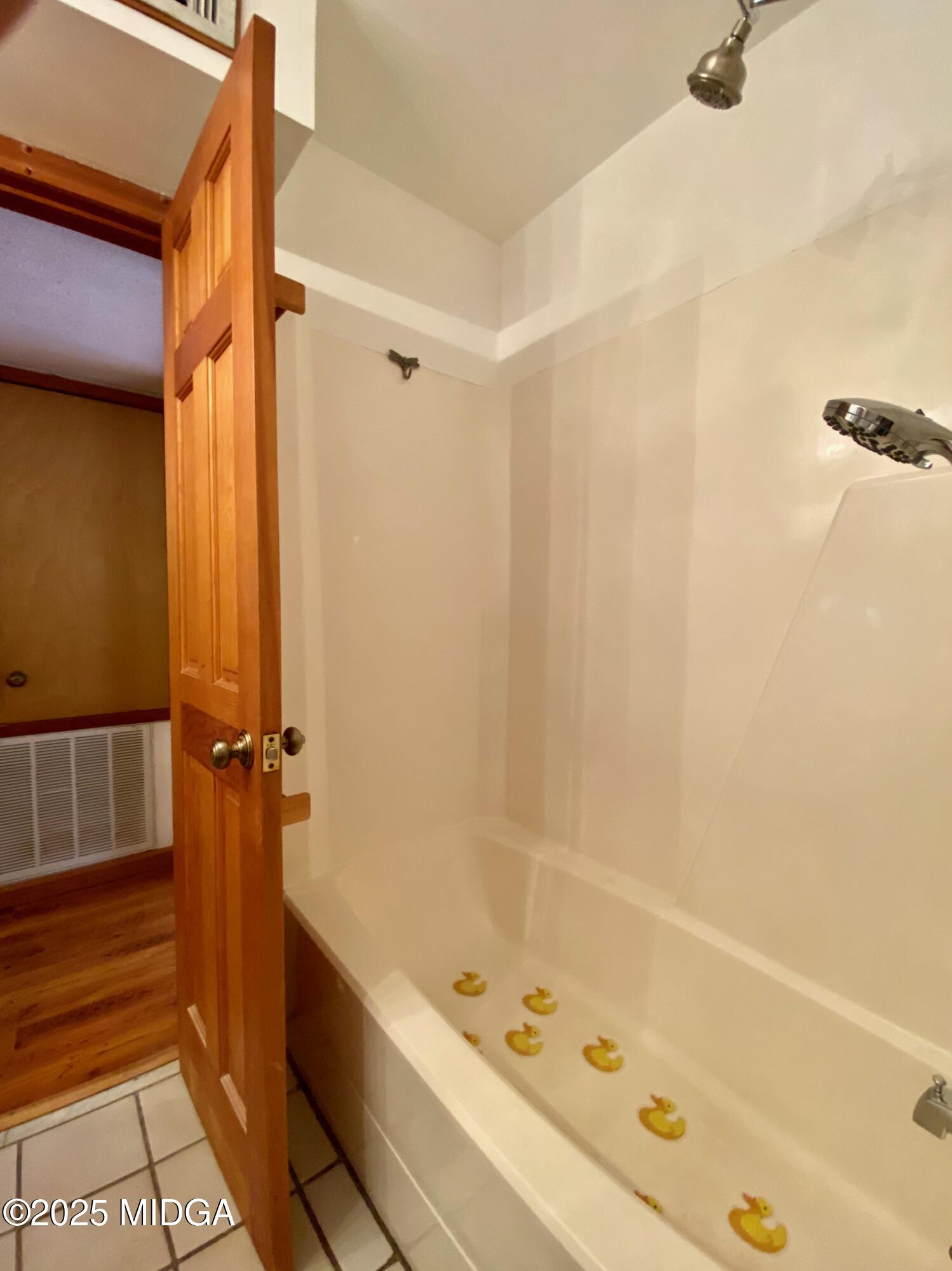 231 West Seminole Drive Byron, GA 31008 - Photo 10 of 38 a bathroom with a tub a sink and a shower