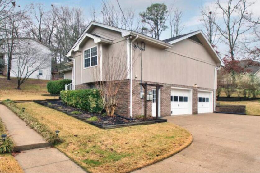 8919 Quail Run Drive Chattanooga, TN 37421 - Photo 2 of 13 Screen Shot 2024-10-18 at 7.01.22 AM