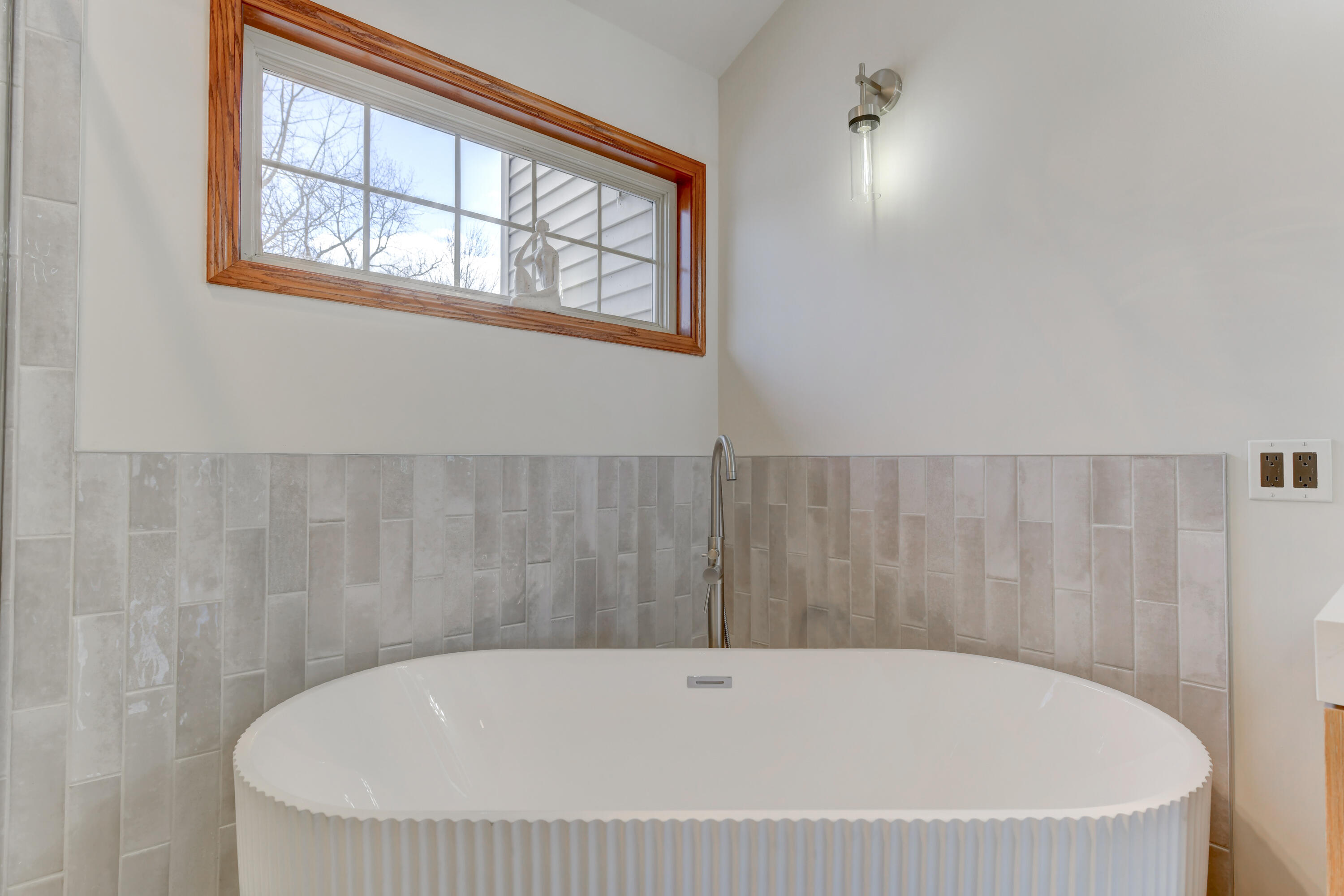 9575 Calumet Street Dyer, IN 46311 - Photo 16 of 53 a bathroom with bathtub and window