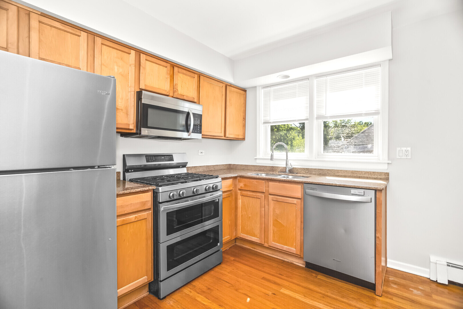 1819 West Touhy Avenue, Unit 6 Chicago, IL 60626 - Photo 8 of 23