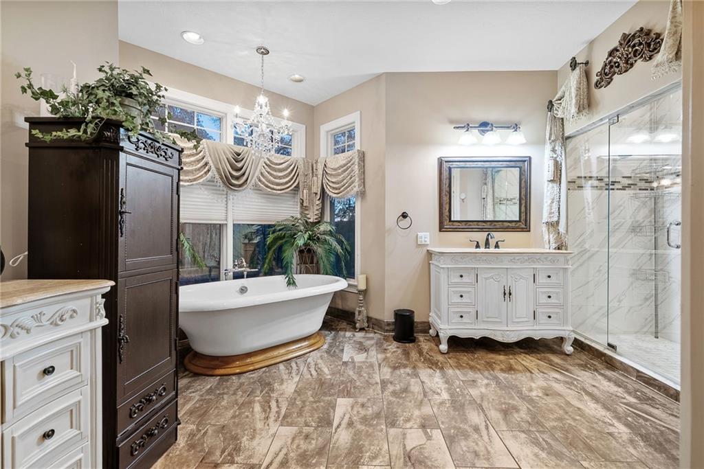 1351 Lindsey Road New Castle, PA 16105 - Photo 13 of 49 a living room with furniture and a mirror