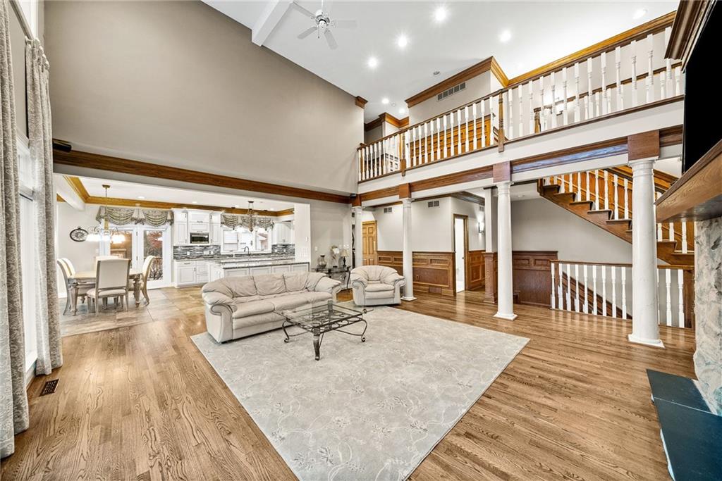 1351 Lindsey Road New Castle, PA 16105 - Photo 3 of 49 a living room with furniture