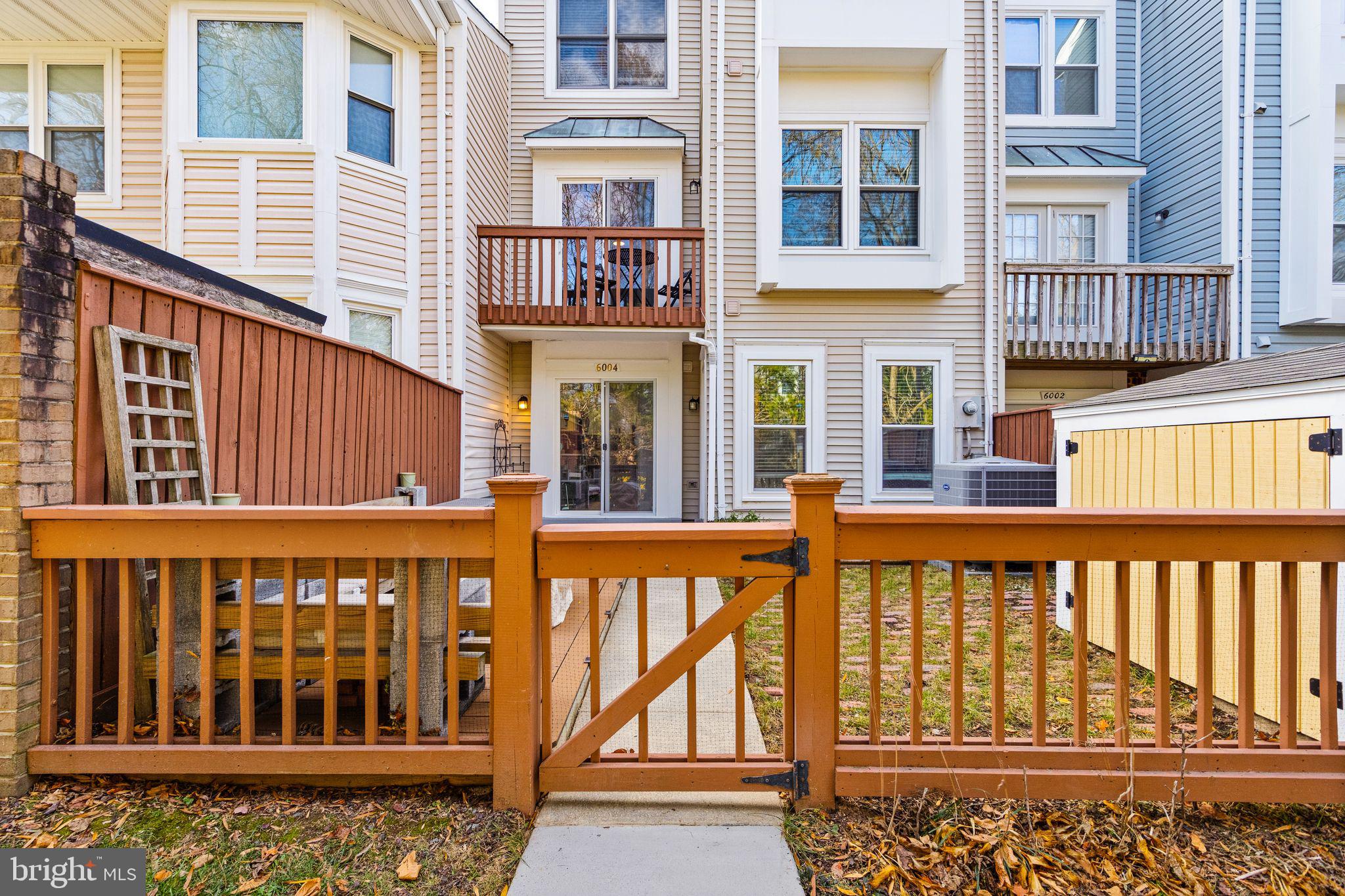 6004 Sunset Ridge Court Centreville, VA 20121 - Photo 3 of 28 fenced-in entrance