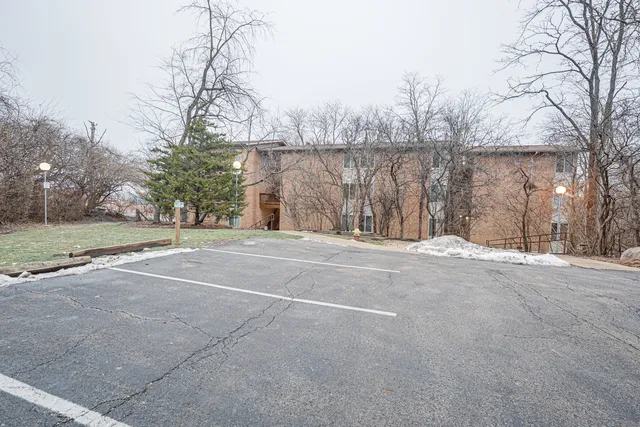 $1,800 | 5801 Oakwood Drive, Unit E, Lisle, IL 60532
