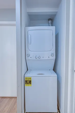 $1,800 | 5801 Oakwood Drive, Unit E, Lisle, IL 60532