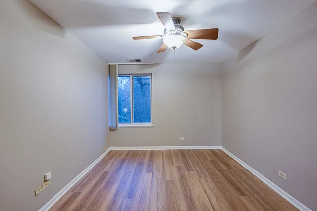 $1,800 | 5801 Oakwood Drive, Unit E, Lisle, IL 60532